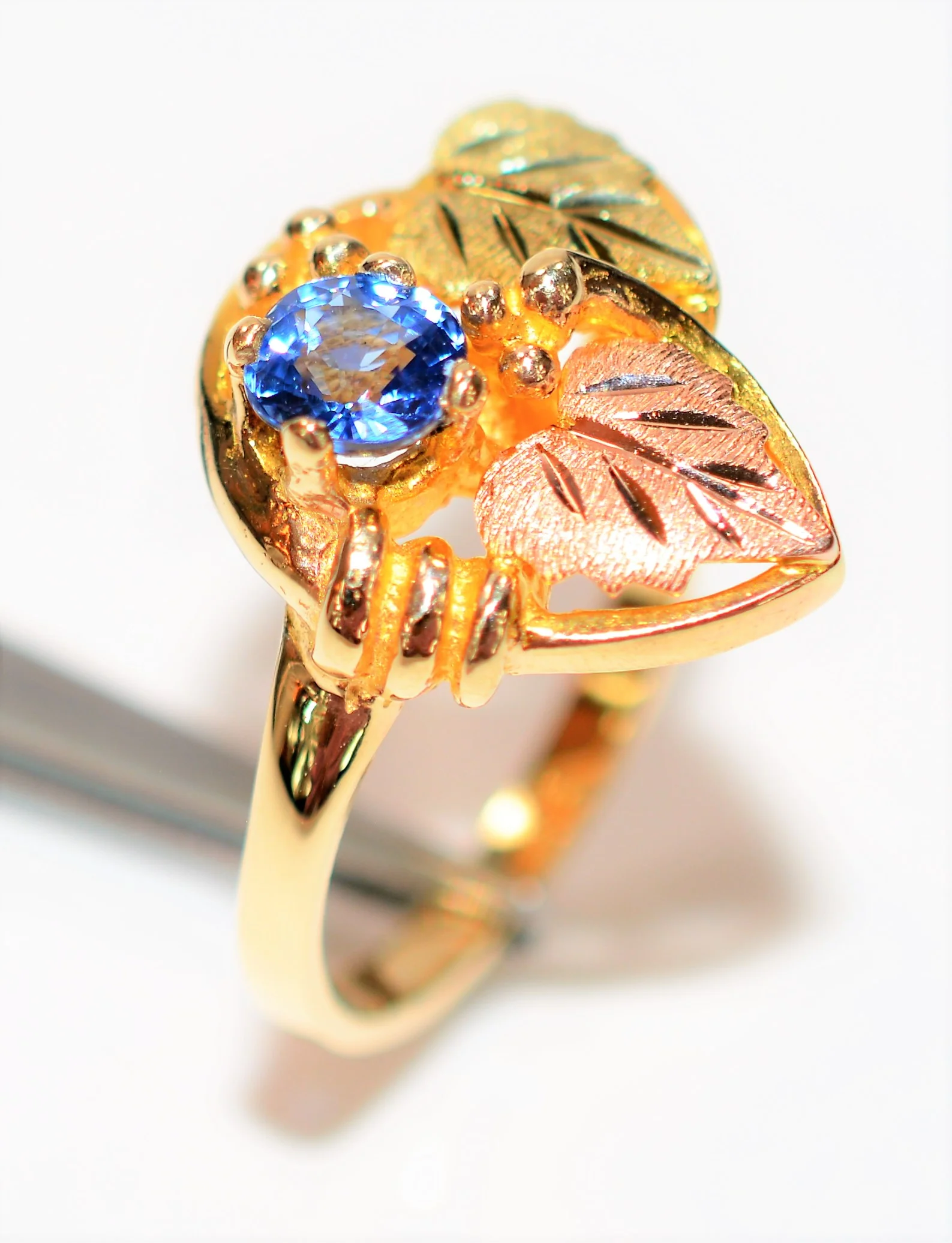 Natural Ceylon Sapphire Ring 10K Solid Gold .66ct Sri Lankan Sapphire Ring Black Hills Dakota Ring Leaf Ring Nature Ring Boho Jewelry Estate - Image 4