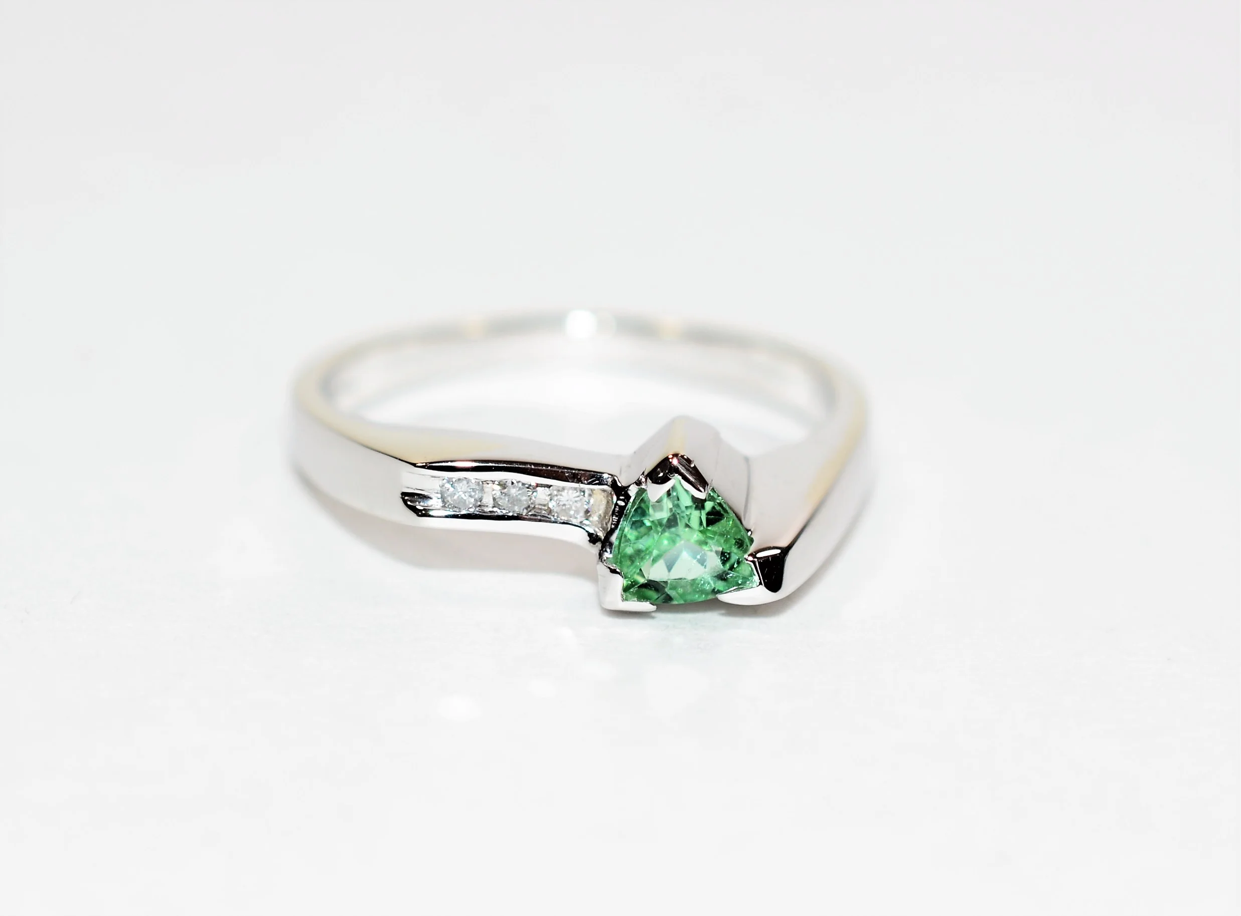 Natural Paraiba Tourmaline & Diamond Ring 14K Solid White Gold .47tcw Trillion Women's Ring Estate Jewelry Jewellery Vintage Fine Gems